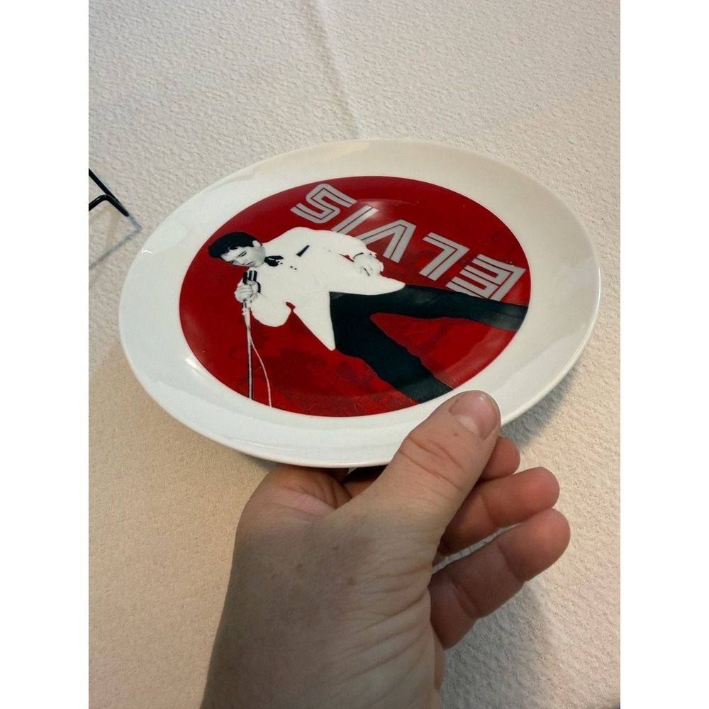 Elvis Presley 2022 Signature Product Collectible Plate - Picture 2 of 4